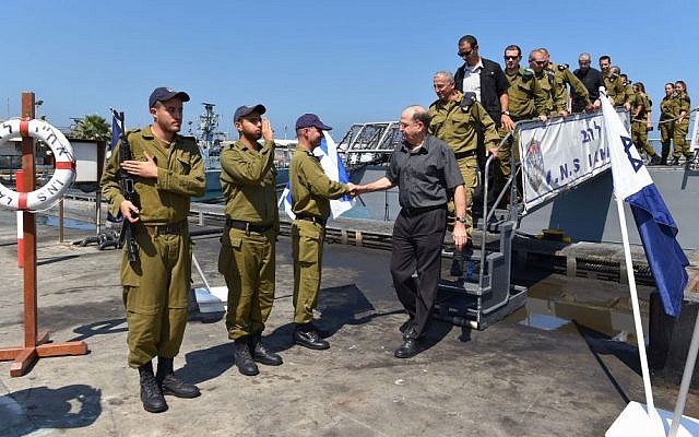Minister of Defense Moshe Ya'alon visits an IDF navy base in Ashdod. August 12, 2014. (Photo credit: IDF Spokesperson/FLASH90)