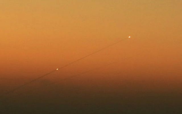 Illustrative. A trail of smoke is seen as rockets launched from the Gaza Strip streak towards the southern Israeli city of Ashkelon on August 24, 2014. (Edi Israel /Flash90/File)