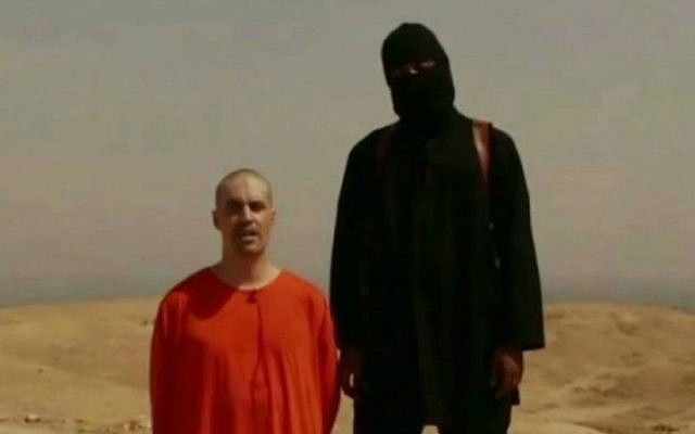 American journalist James Foley, kneeling in orange, in a video released by the Islamic State that apparently showed him being beheaded by his captor, August 19, 2014. (screen capture: YouTube/News of the World)