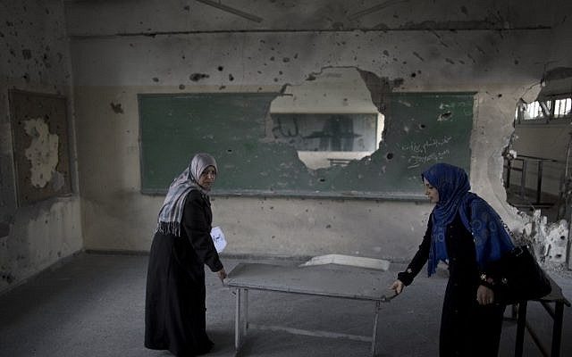 Palestinian teachers at a government school in Gaza City on September 13, 2014 (AFP/Mahmud Hams)