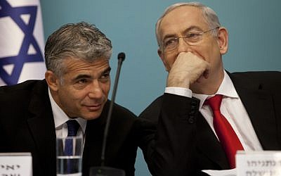 Finance Minister Yair Lapid (L) and Prime Minister Benjamin Netanyahu at a 2013 press conference (photo credit: Flash90)