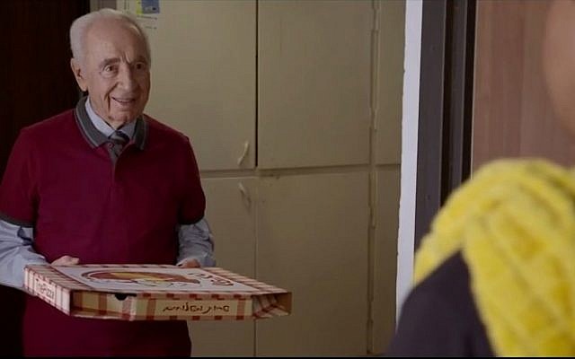 Shimon Peres goes from being Israel's president to delivering pizzas in new humorous video about what he plans on doing next. (YouTube screenshot)