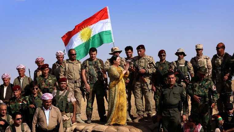 Kurds in desperate fight with IS for Syrian border town 
