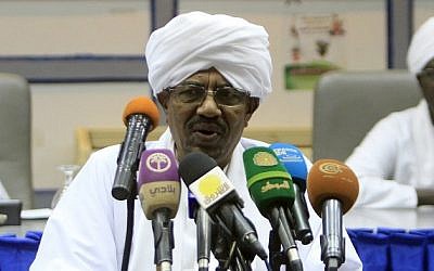 File: Sudan's President Omar al-Bashir addresses the National Consultative Council in the capital Khartoum, October 21, 2014. (AFP/Ashraf Shazly)