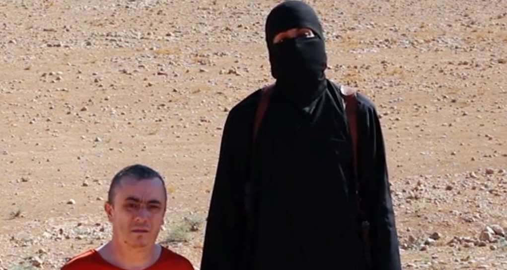 A frame from a video released Friday, Oct. 3, 2014, by Islamic State terrorists that shows the killing of British aid worker Alan Henning (photo credit: AP Photo)