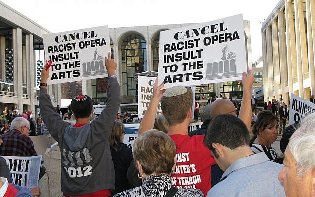 Demonstrators in New York protesting the Metropolitan Opera's decision to produce 'The Death of Klinghoffer,' September 22, 2014. (Raffi Wineburg)