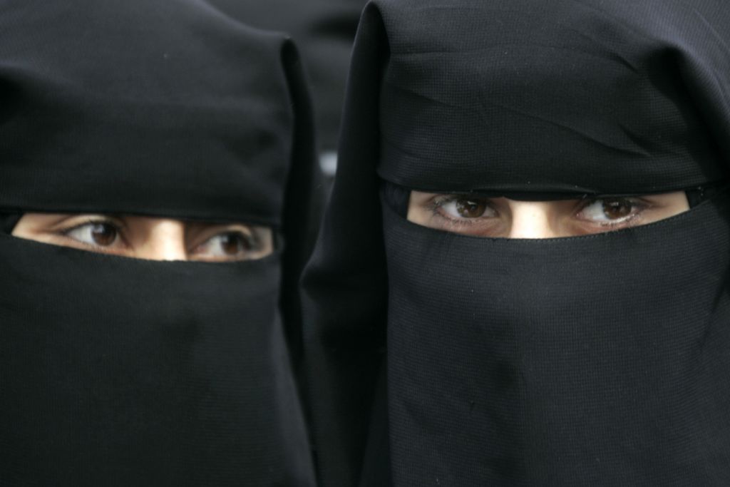 Egypt may ban 'Jewish' niqab in public places