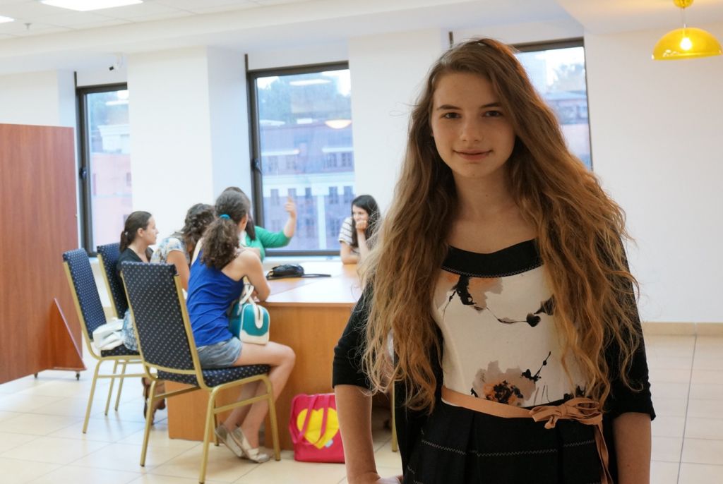 Nastya Moscalenko attending a class at the Menorah Center, July 16, 2014. (Cnaan Liphshiz/JTA)
