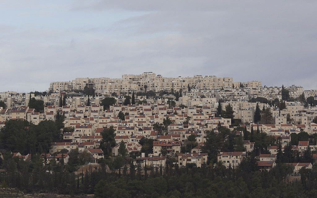 A view of the Jerusalem neighborhood of Ramot, most of which lies over the Green Line. (Yonatan Sindel/Flash90)