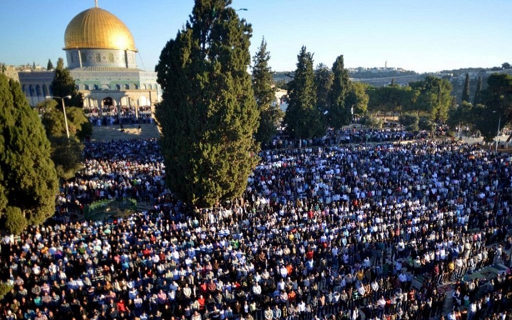 Thousands of Palestinians pray outside Al-Aqsa Mosque, atop the Temple Mount in Jerusalem's Old City, on the Muslim holiday of Eid Al Adha in October 2014. (Sliman Khader/FLASH90)