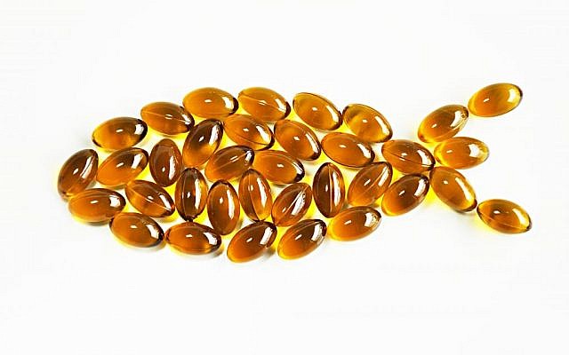 Omega-3 capsules (photo credit: Omega-3 via Shutterstock)