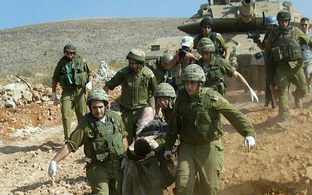Soldiers evacuating a wounded comrade during the Second Lebanon War, on July 24, 2006 (photo credit: Haim Azoulay/ Flash 90)