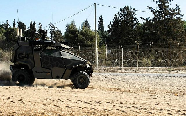 An unmanned IDF ground vehicle near the southern part of the Gaza-Israel border fence (Zev Marmorstein/IDF Spokesperson's Unit)