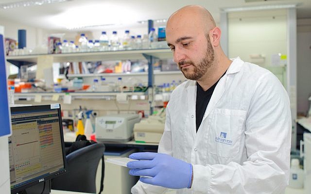Dr. Jacob Hanna at his Weizmann Institute lab (Photo credit: courtesy of Jacob Hanna)