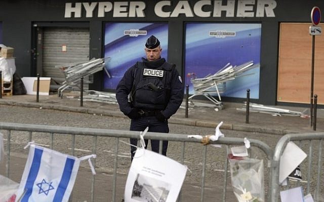 A policeman stands guard on January 21, 2015, in front the Hyper Cacher kosher supermarket where jihadist gunman Amedy Coulibaly killed four Jewish men on January 9, 2015 in Paris. (AFP/Eric Feferberg)