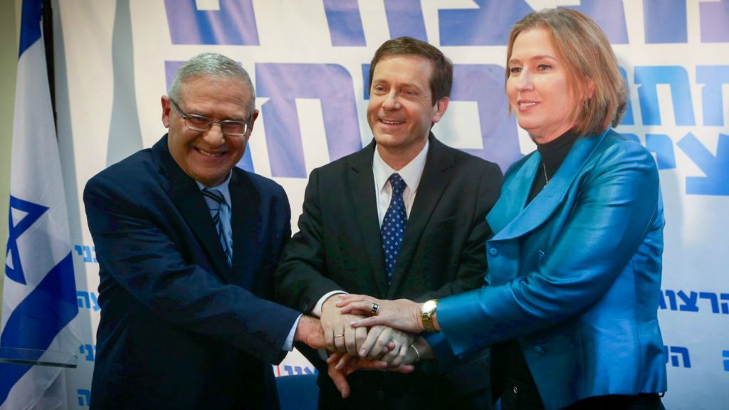 Labor Party leader Isaac Herzog (center), Hatnua party leader Tzipi Livni (right) and the new 'defense candidate' on their joint Zionist Camp list, Maj. Gen. (res.) Amos Yadlin, during a press conference in Tel Aviv, January 19, 2015 (photo credit: Flash90)