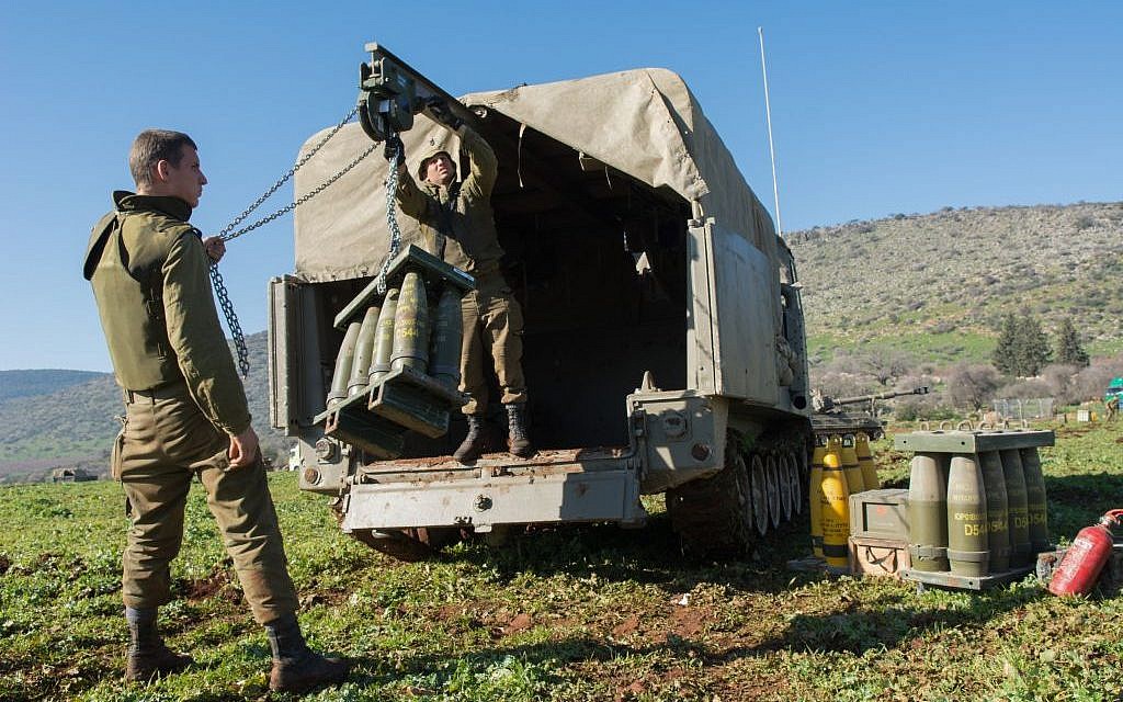 IDF soldiers on the Golan Heights, January 21, 2015 (Basal Awidat/Flash90