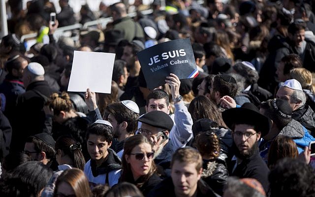 Mourners at the Jerusalem funeral for four Jewish victims of the Paris terror attacks, on January 13, 2015.  (photo credit: Yonatan Sindel/Flash90)