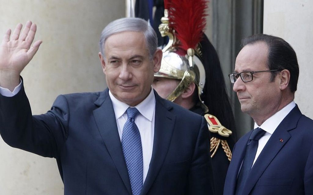 French President Francois Hollande and Prime Minister Benjamin Netanyahu pose for photographers at the Elysee Palace, Paris, Sunday, Jan. 11, 2015, in the wake of a series of terror attacks at the Charlie Hebdo magazine and a Jewish grocery store. (AP/Thibault Camus)