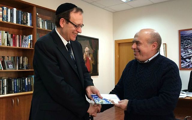 Jewish Agency for Israel Chairman Natan Sharansky (right) presents Steven Rothman, brother of terror victim Howie Rothman, a check on behalf of UJA Federation of Greater Toronto, in Jerusalem, January 5, 2015. (photo credit: Renee Ghert-Zand/Times of Israel)