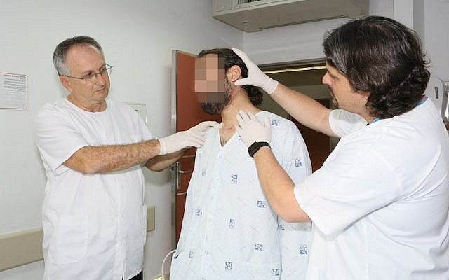 Prof Adi Rachmiel (L.) and Dr Yoav Leiser (R.) with the Syrian patient (Photo credit: RHCC)