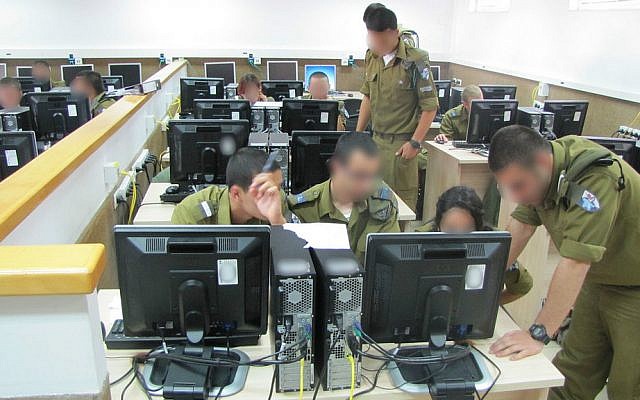 Cadets in the IDF Cyber Defense Unit course, June 10, 2013 (IDF Spokesperson's Unit)