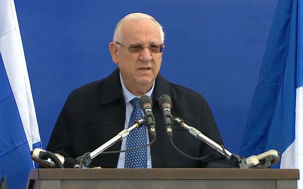 President Reuven Rivlin addresses the crowd at the funeral for four French Jews killed in an attack at a kosher supermarket in Paris, on Tuesday, January 13, 2015 (screen capture)