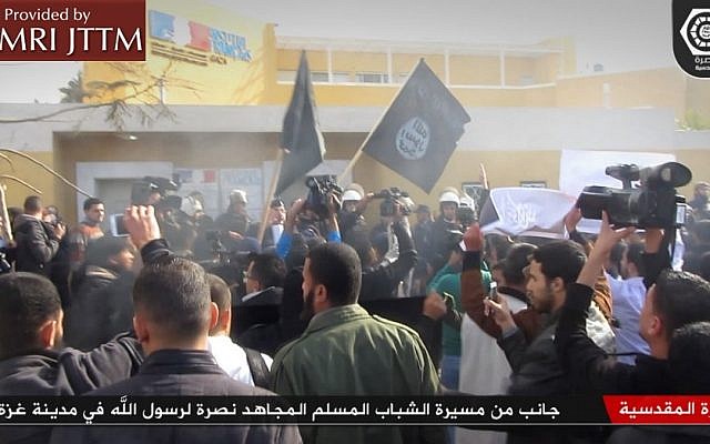 Illustrative: Salafi demonstrators in Gaza waving Islamic State flags during a demonstration that took place on January 19, 2015. (Courtesy MEMRI)