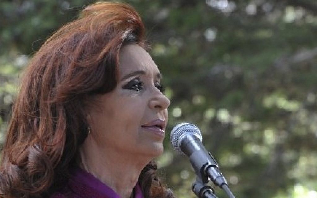 Argentine President Cristina Kirchner speaks during the inauguration of an amphitheater in Calafate, Santa Cruz province, Argentina on February 14, 2015. (photo credit: AFP PHOTO / NA)