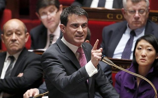 French Prime Minister Manuel Valls at the National Assembly in Paris, February 11, 2015 (Patrick Kovarik/AFP)
