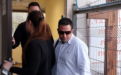 Menny Naftali (R), former caretaker at the Prime Minister's Residence, arrives at the Lahav 443 fraud investigation unit in Lod to give testimony on February 4, 2015. (photo credit: Flash90)