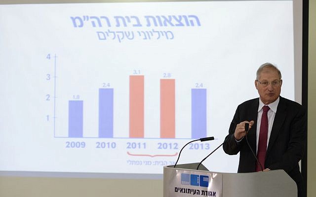 Likud lawyer David Shimron at a press conference in Tel Aviv on the state comptroller report, February 17, 2015 (photo credit: Ben Kelmer/Flash90)