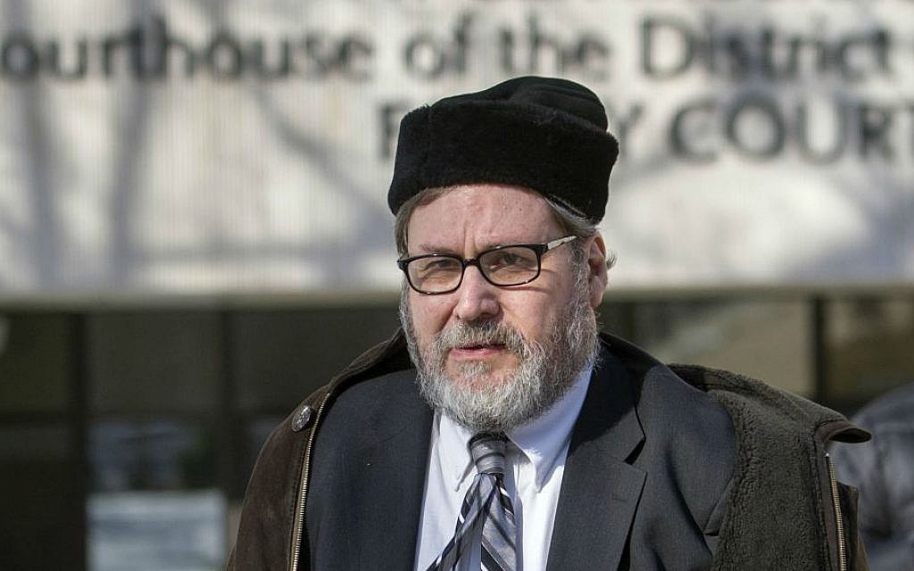 Rabbi apologizes for mikvah-peeping, but must Jews forgive? | The Times