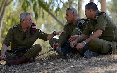 Lt. Gen. (res) Benny Gantz speaks with then Southern Command head Maj. Gen. Sami Turgeman, center, and Maj. Gen. Eyal Zamir during Operation Protective Edge on August 2, 2014 (IDF Spokesperson's Unit)