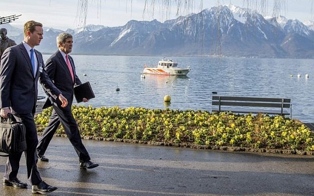 US Secretary of State John Kerry walks with his delegation before a meeting with Iranian Foreign Minister Mohammad Javad Zarif for a new round of nuclear negotiations on Mar. 3, 2015.
(Photo credit: Evan Vucci/AFP/POOL)