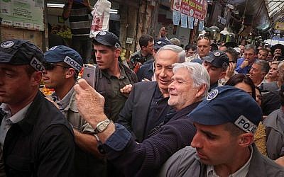 Prime Minister and head of the Likud party Benjamin Netanyahu visits the Jerusalem market on March 9, 2015, Ahead of the upcoming general election on March 17. (photo credit: Flash90) 