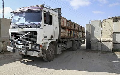 A Palestinian truck loaded with goods entering the Gaza Strip from Israel through the Kerem Shalom crossing in Rafah in southern Gaza Strip, March 15, 2015 (photo credit: Abed Rahim Khatib/Flash90)