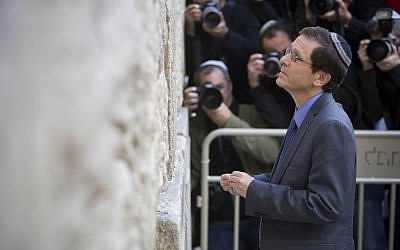 Isaac Herzog at the Western Wall on March 15, 2015. (photo credit: Yonatan Sindel/Flash90)