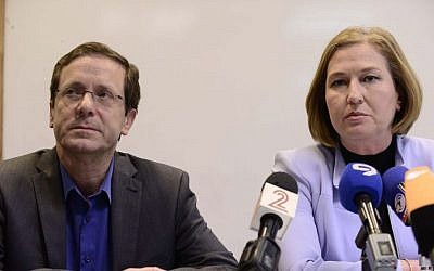 Zionist Union leaders MKs Isaac Herzog and Tzipi Livni at a press conference in Tel Aviv, March 18, 2015. (photo credit: Tomer Neuberg/Flash90)