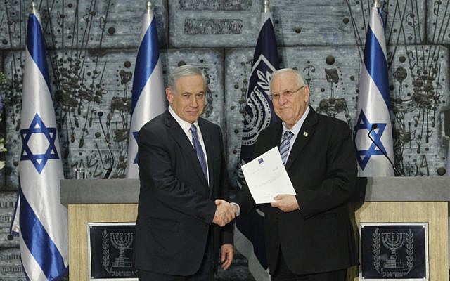 Prime Minister Benjamin Netanyahu (L) and President Reuven Rivlin on March 25, 2015, in Jerusalem. (photo credit: Miriam Alster/Flash90)
