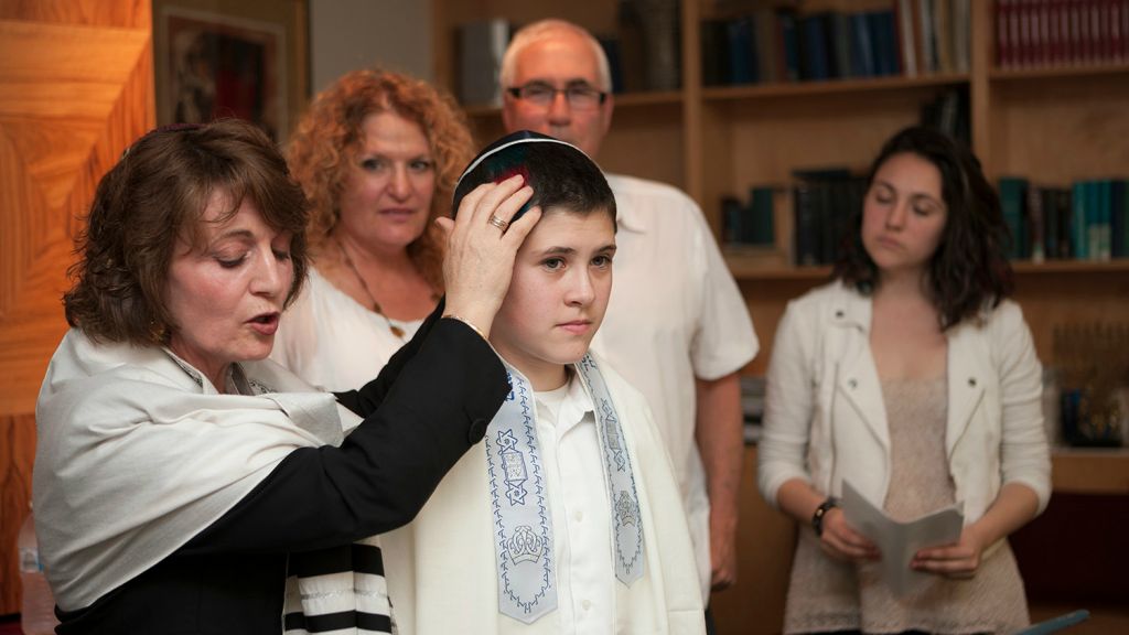 Rabbi Tsipi Gabai blesses Tom Chai Sosnik as his parents and sister look on at Tehiyah Day School, El Cerrito, California, March 13. 2015. (Photo credit: Misha Bruk, BrukStudios.com)