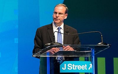 J Street Executive Director Jeremy Ben-Ami addressing the group’s conference in Washington, March 21, 2015. (Courtesy JTA/J Street)