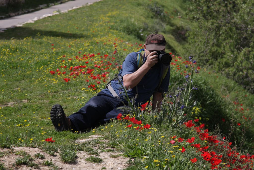 Photographing on the Jerusalem Trail (Photo credit: Shmuel Bar-Am)