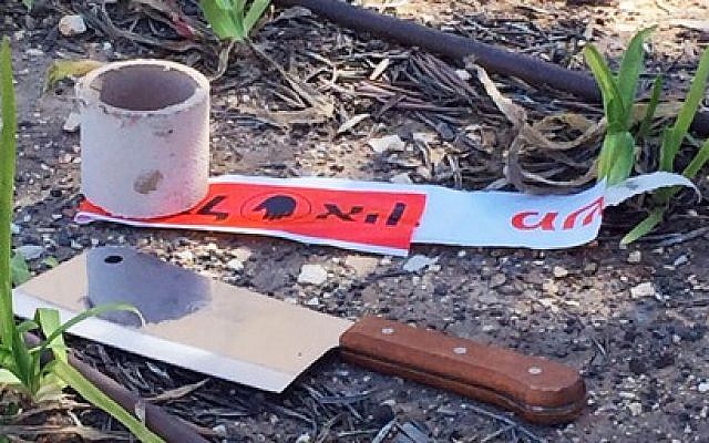 Illustrative: A knife wielded by a Palestinian assailant at the scene of a car-ramming attack in northern Jerusalem on Friday, March 6, 2015 (Channel 2 News)