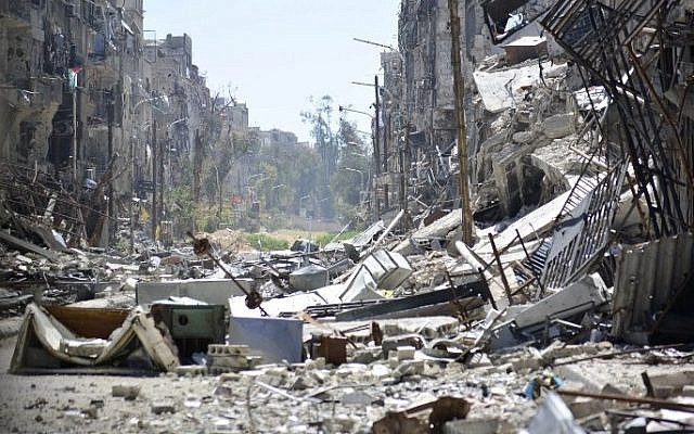 A general view showing the destruction in the Yarmouk Palestinian refugee camp in the Syrian capital of Damascus, April 6, 2015. (AFP/STR)