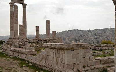 Amman as seen from the Roman ruins of Philadelphia, March 29, 2015 (photo credit: Avi Lewis/Times of Israel, Benyamin Loudmer)