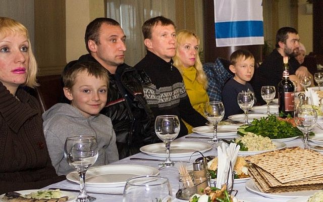 Jewish refugees from eastern Ukraine celebrate a simulated Passover 'seder' meal at The Jewish Agency's refugee center outside Dnipropetrovsk ahead of their immigration to Israel, March 29, 2015. (photo credit: The Jewish Agency/Vlad Tomilov)