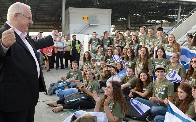 Illustrative photo: President Reuven Rivlin welcomes new immigrants from the US and Canada at Ben Gurion Airport, August 12, 2014. The arrivals, on a Nefesh B'Nefesh 'Soldiers Flight', were set to join the Israel Defense Forces. (Photo credit: Mark Neyman/GPO/ FLASH90)