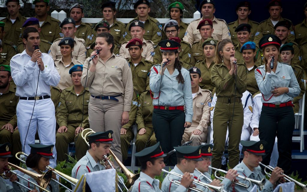 The IDF orchestra and singers from various army bands perform at a ceremony honoring outstanding soldiers at the President's Residence in Jerusalem as a part of Independence Day celebrations on April 23, 2015. (Photo credit: Miriam Alster / Flash90)