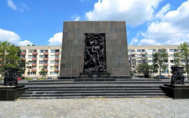 Monument to the Ghetto Heroes in Warsaw, Poland. (CC BY-SA/Adrian Grycuk/Wikimedia Commons)